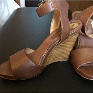 Beautiful Nine West Sandals Ankle Strap Wedge Brown Heel, 8M